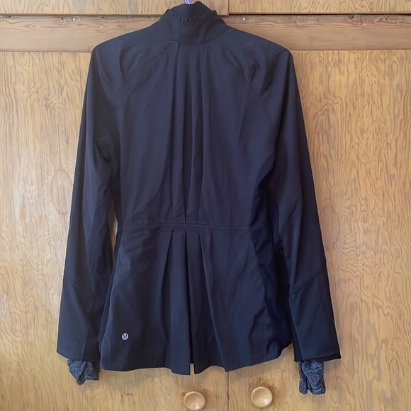 Lululemon ahead of the curve jacket - Picture 3 of 5
